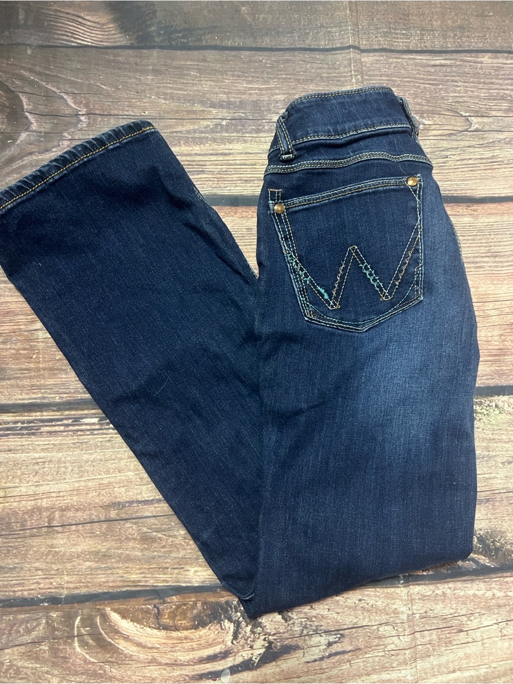 Wrangler women's blue size 4 bootcut jeans